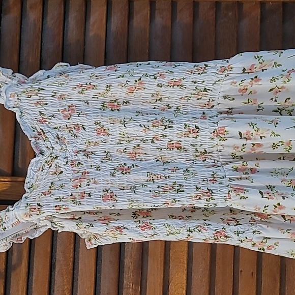 Beautiful and Light Long Floral Dress - Picture 5 of 7